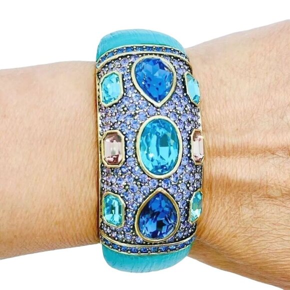 Heidi Daus NWOT Say It With Style Crystal Acrylic Brass Hinged Bangle Bracelet - Picture 4 of 10